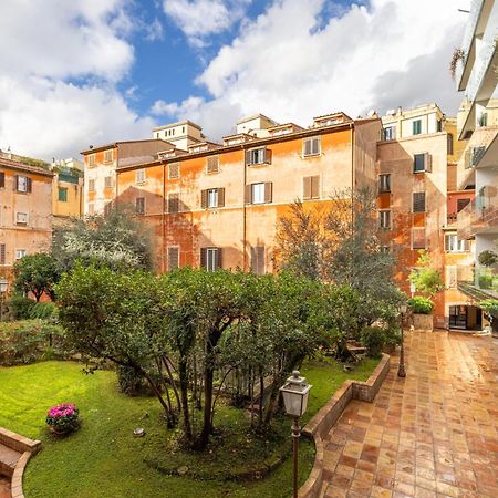 Saturno In Trevi Appartement Rome Buitenkant foto