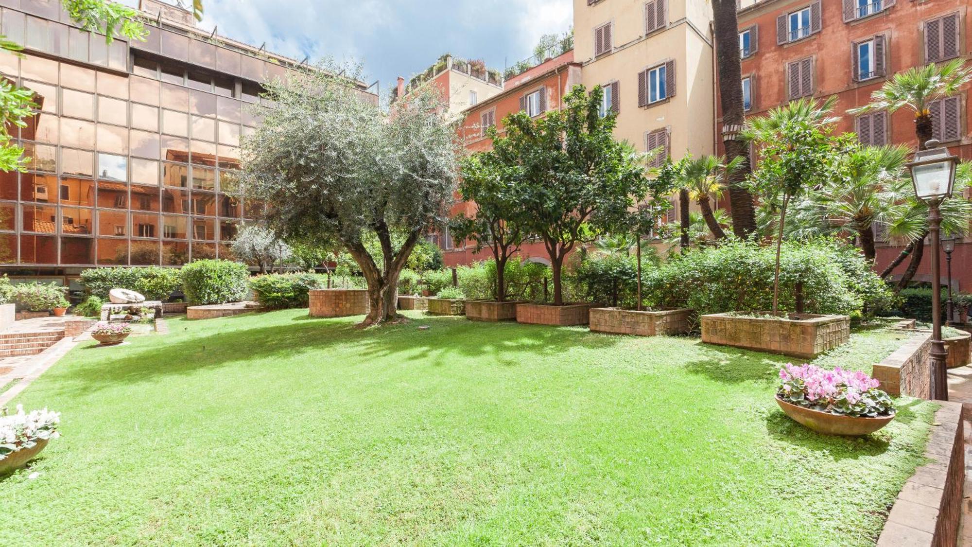 Saturno In Trevi Appartement Rome Buitenkant foto